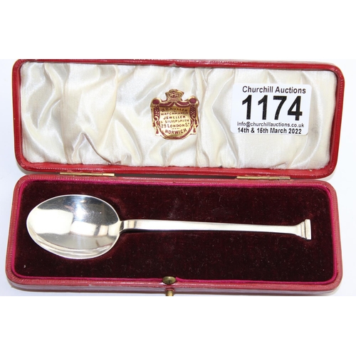 1174 - A boxed silver seal topped spoon, London 1913 by Horace Woodward & Co Ltd, approx 20.88g gross