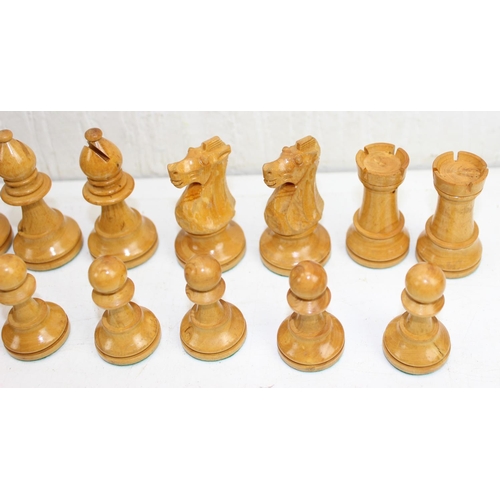 1539 - A vintage large size wooden chess set in box, complete