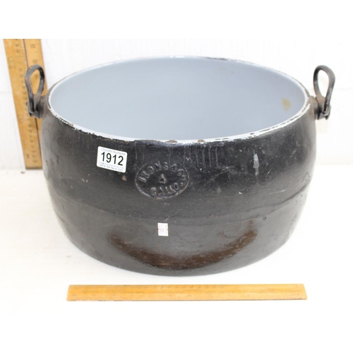 1912 - Vintage Izons & Co 4 gallon metal cooking pot, no lid