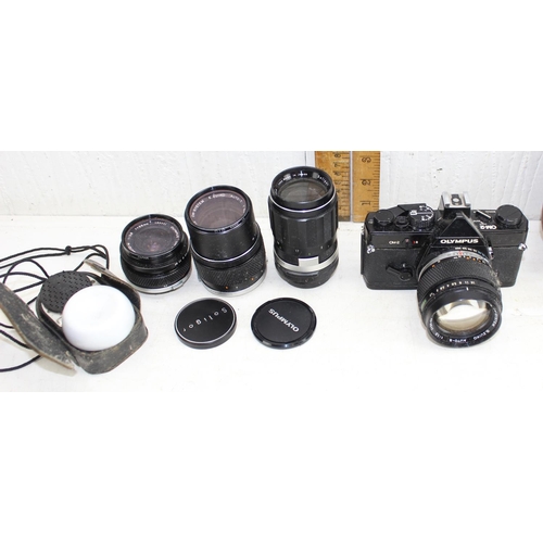 722 - Qty of assorted cameras and camera related odds to inc 2 Olympus OM-2 cameras etc