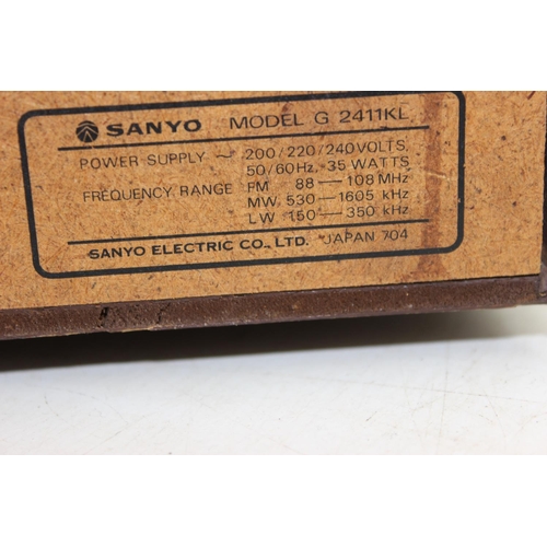 820 - Sanyo stereo music system record turntable G2411KL