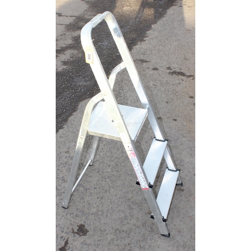 898 - Aluminium 3 step ladder