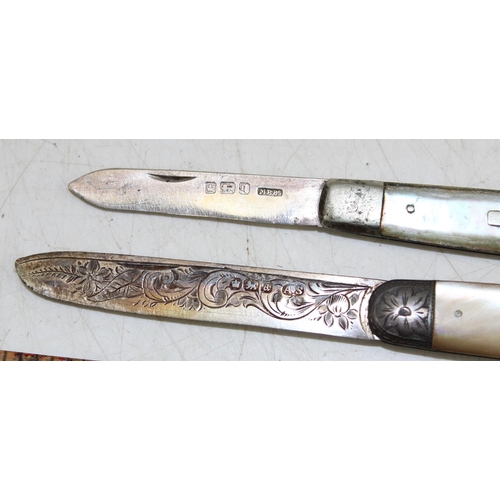 1180 - 2 silver bladed fruit knives with Mother of Pearl scales, Sheffield 1908 & 1893