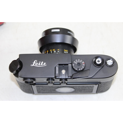 725 - Leica M4-2 camera with Summicron 1:2/50 lens, camera body made in Canada, lens in Germany, with orig... 