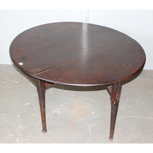 199 - A large antique Mahogany drop leaf table standing on pad feet