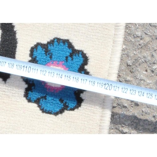 222 - Retro style rug