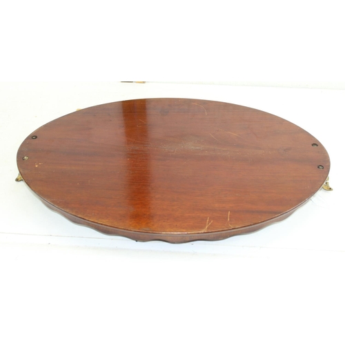 276 - An Edwardian mahogany serving tray with Sheraton style shell inlay
