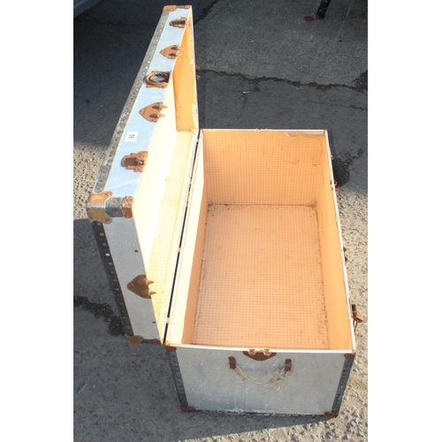 92 - Aluminium traveling trunk
