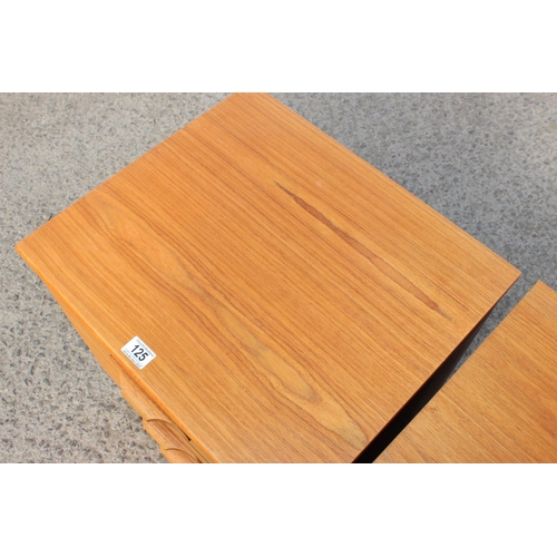 125 - Austinsuite - A pair of retro 3 drawer bedside cabinets