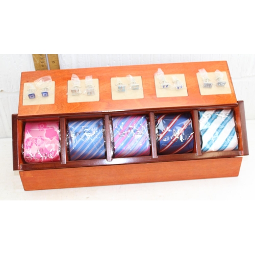 181 - Wooden 'Gui Laroque' tie & cufflink shop display stand/box with contents