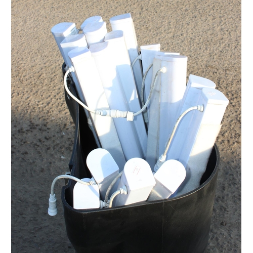 249 - Tub of various light fittings