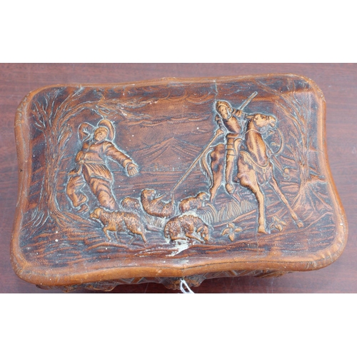 289 - Detailed leather-covered box with key