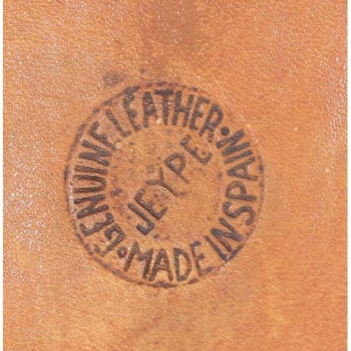 289 - Detailed leather-covered box with key