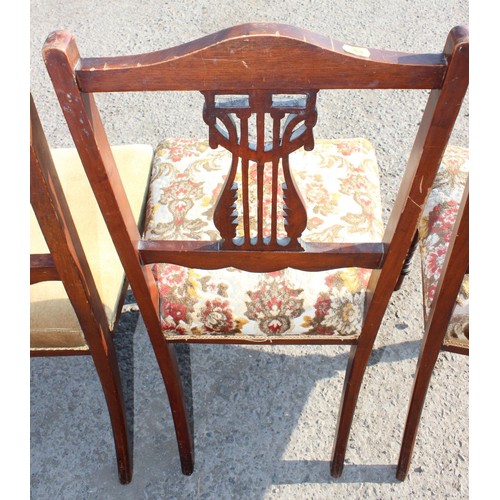 150 - A set of 4 antique chairs with stuffed seat and carved details