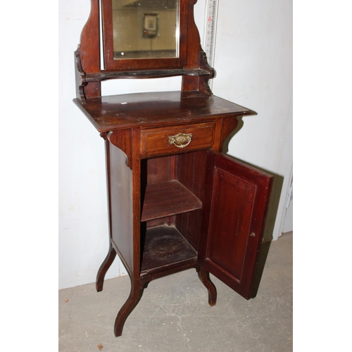 138 - A small antique mahogany gentleman's vanity stand with mirror