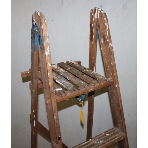 149 - Vintage wooden stepladder