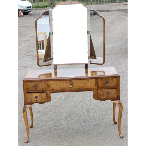 163 - Vintage dressing table with three mirrors on cabriole legs