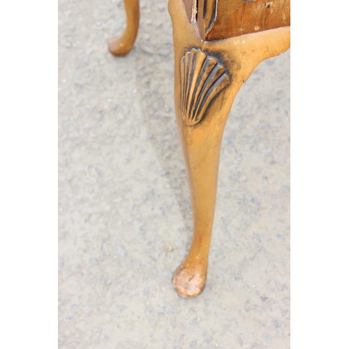 163 - Vintage dressing table with three mirrors on cabriole legs