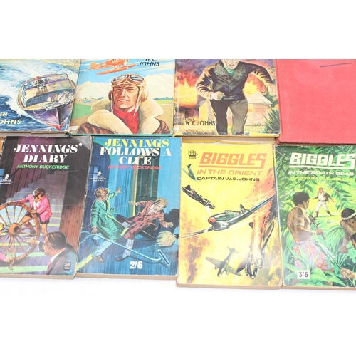 577A - Qty of assorted vintage Biggles books etc, both hard and paperback