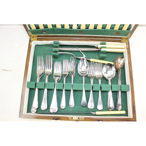 1133A - Vintage oak cased canteen of cutlery