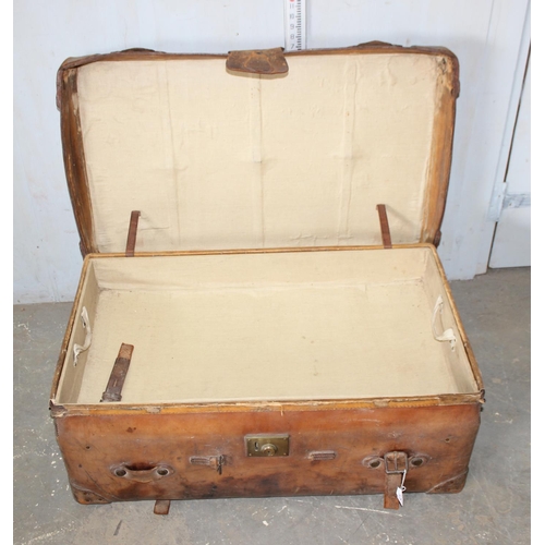 126 - A large vintage leather trunk or suitcase, approx 36