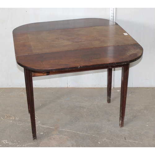 88 - A small antique mahogany drop leaf Pembroke table