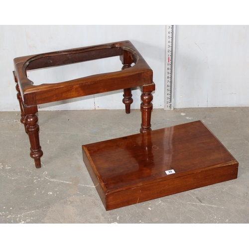 89 - A small Victorian mahogany bidet stand