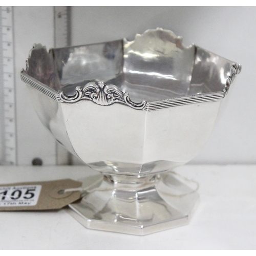 1105 - An early 20th century silver sugar bowl with shell motifs, Birmingham 1911 by A&J Zimmermann, approx... 