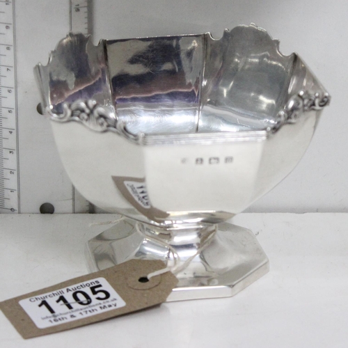 1105 - An early 20th century silver sugar bowl with shell motifs, Birmingham 1911 by A&J Zimmermann, approx... 