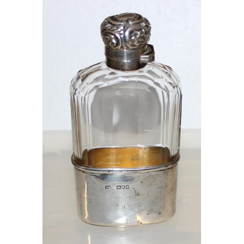 1113 - Silver and glass hip flask with detachable cup, weighable silver approx 43g, London 1904, makers mar... 