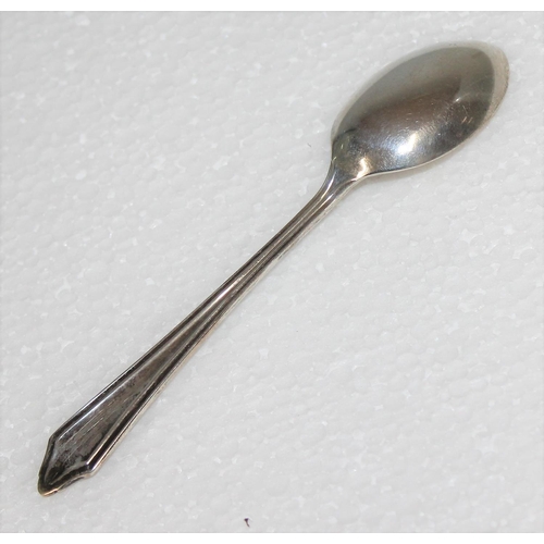 1118 - A boxed set of silver teaspoons, Birmingham 1942 by John Bernard Stagg, approx 68g gross