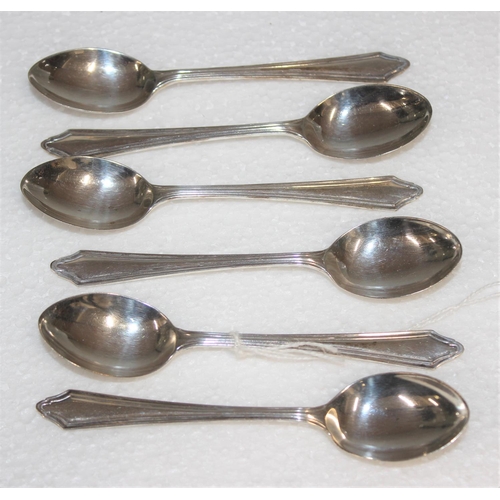 1118 - A boxed set of silver teaspoons, Birmingham 1942 by John Bernard Stagg, approx 68g gross