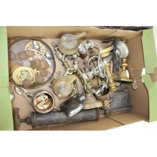 1711 - 2 boxes of assorted mixed metalware