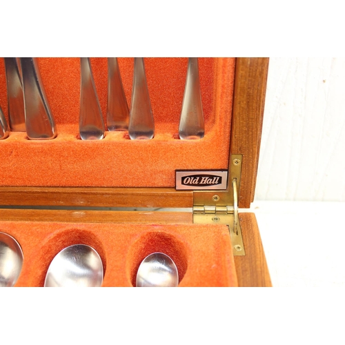 1111 - Retro Old Hall cutlery set in wooden case