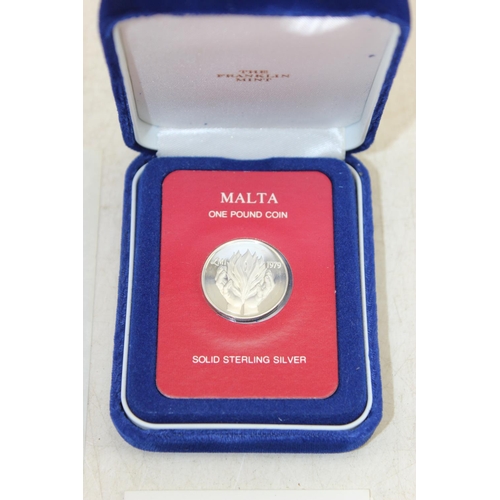 1315 - 1979 Malta decimal proof set in coin in case with paperwork and a Silver £1 coin, also 1979