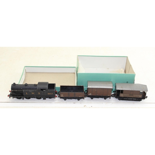 1541 - Hornby - quantity of railway track and buildings also to include an engine