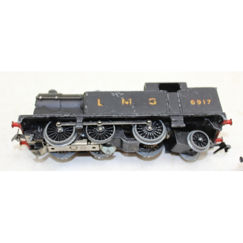 1541 - Hornby - quantity of railway track and buildings also to include an engine