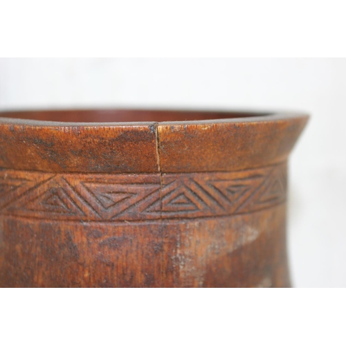 1717 - Chinese carved bamboo brush pot