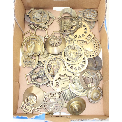 1751 - A large qty of assorted antique and later horse brasses etc