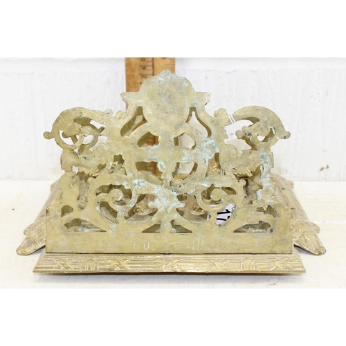 1756 - An impressive brass desk stand or encrier with 2 inkwells in the Secessionist manner, with Rococo st... 