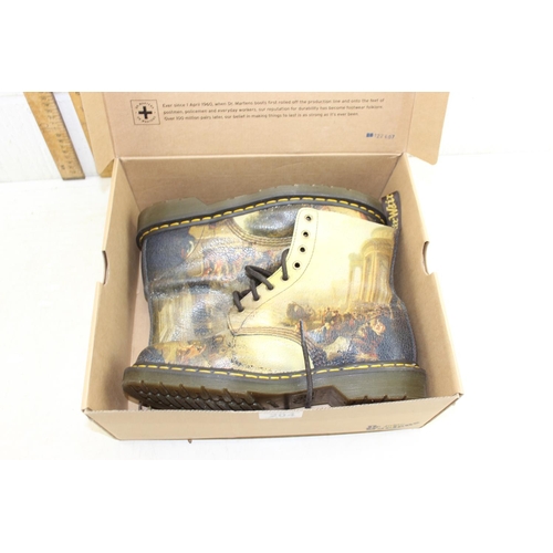 204 - Pair of size 9 Dr Martens boots