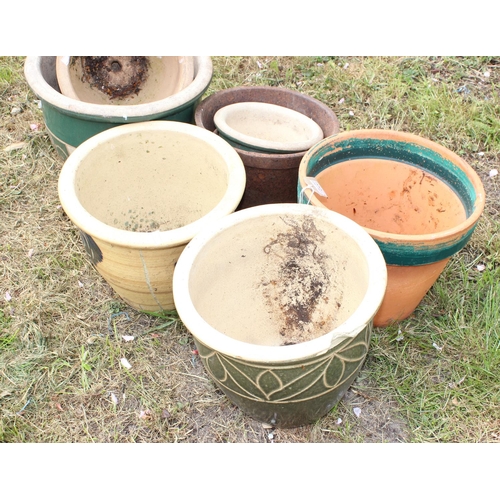 338 - 8 assorted garden pots