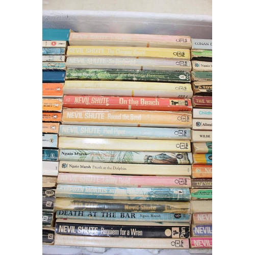 570 - Qty of vintage paperback books to incl. Nevil Shute, Hammond Innes & Roald Dahl etc