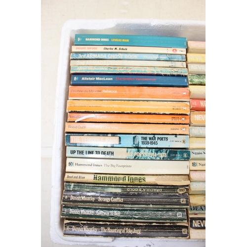 570 - Qty of vintage paperback books to incl. Nevil Shute, Hammond Innes & Roald Dahl etc