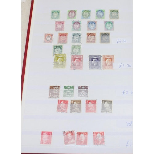 579 - 5 assorted stamp albums and contents