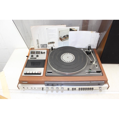 808 - Sony HMK-70 turntable with a pair of SS-2030 speakers in box