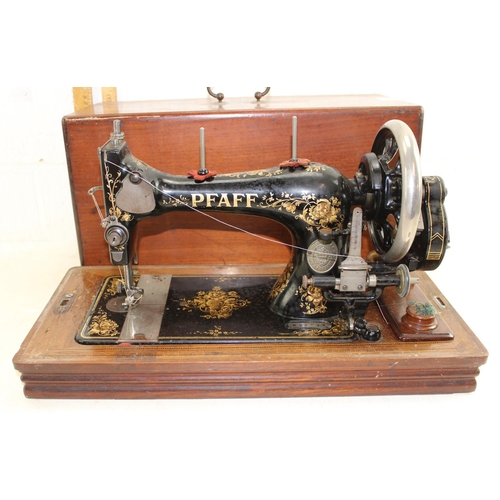 880 - A vintage hand-operated Pfaff sewing machine, serial 894099, in case