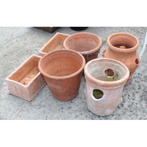 349 - Qty of assorted terracotta garden pots