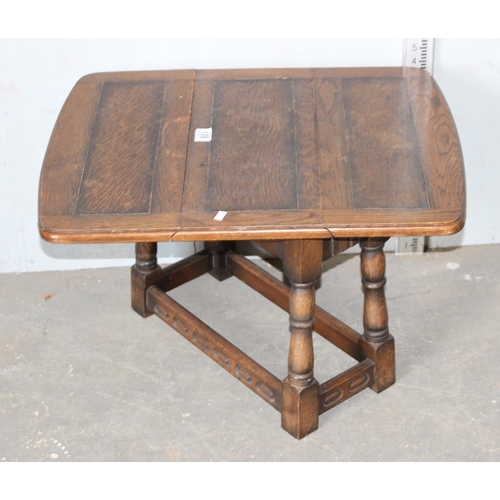 188A - A small vintage Oak drop leaf table by Denwood