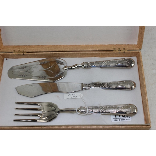 1167 - A boxed white metal cake slice etc, handles marked 800